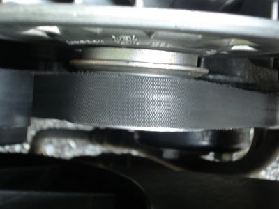 http://www.2carpros.com/forum/automotive_pictures/235377_Alternator_pully_1.jpg