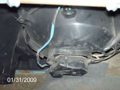 http://www.2carpros.com/forum/automotive_pictures/310608_removed_glove_box_underneath_1.jpg