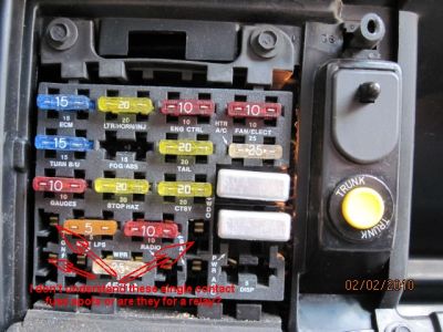 http://www.2carpros.com/forum/automotive_pictures/469745_fuse_block_1.jpg