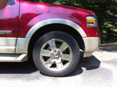http://www.2carpros.com/forum/automotive_pictures/551187_Ford_expedition_Front_Wheel_1.jpg