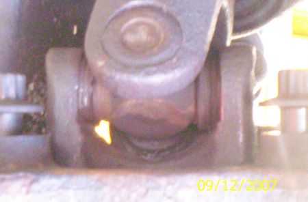 http://www.2carpros.com/forum/automotive_pictures/99491_UJoint_Left_damamge_2.jpg