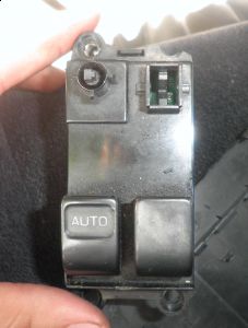 https://www.2carpros.com/forum/automotive_pictures/442448_driver_door_switch_1.jpg