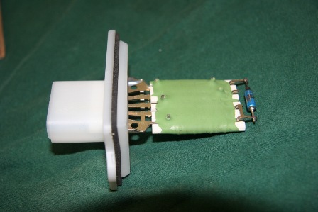 https://www.2carpros.com/forum/automotive_pictures/562451_blower_resistor_2.jpg