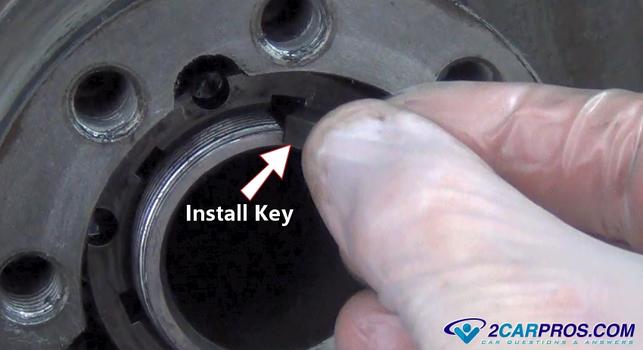 install axle nut key