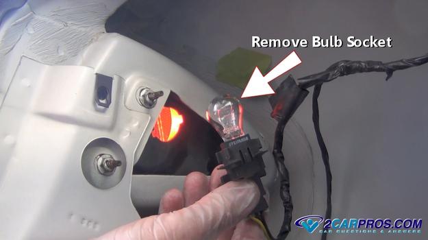 remove light bulb socket