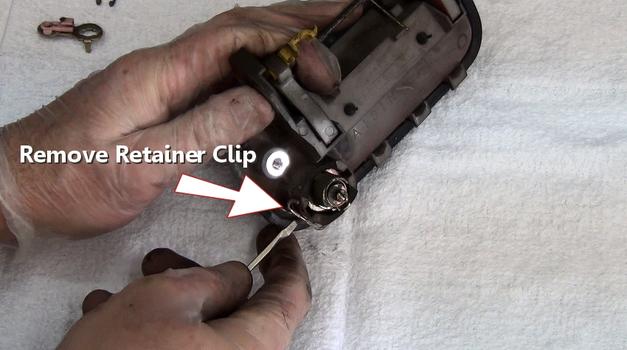 remove lock retainer clip