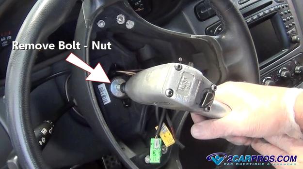remove steering wheel mounting bolt