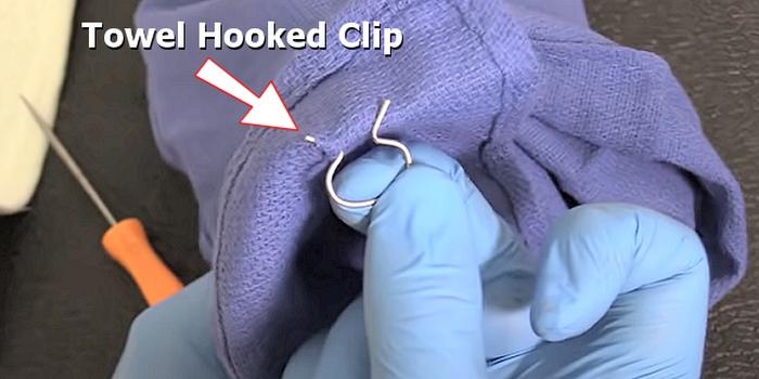 towel hooked clip