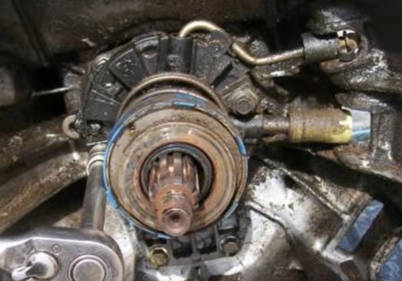 Clutch Hydraulic Line Keeps Popping Off Slave Cylinder?